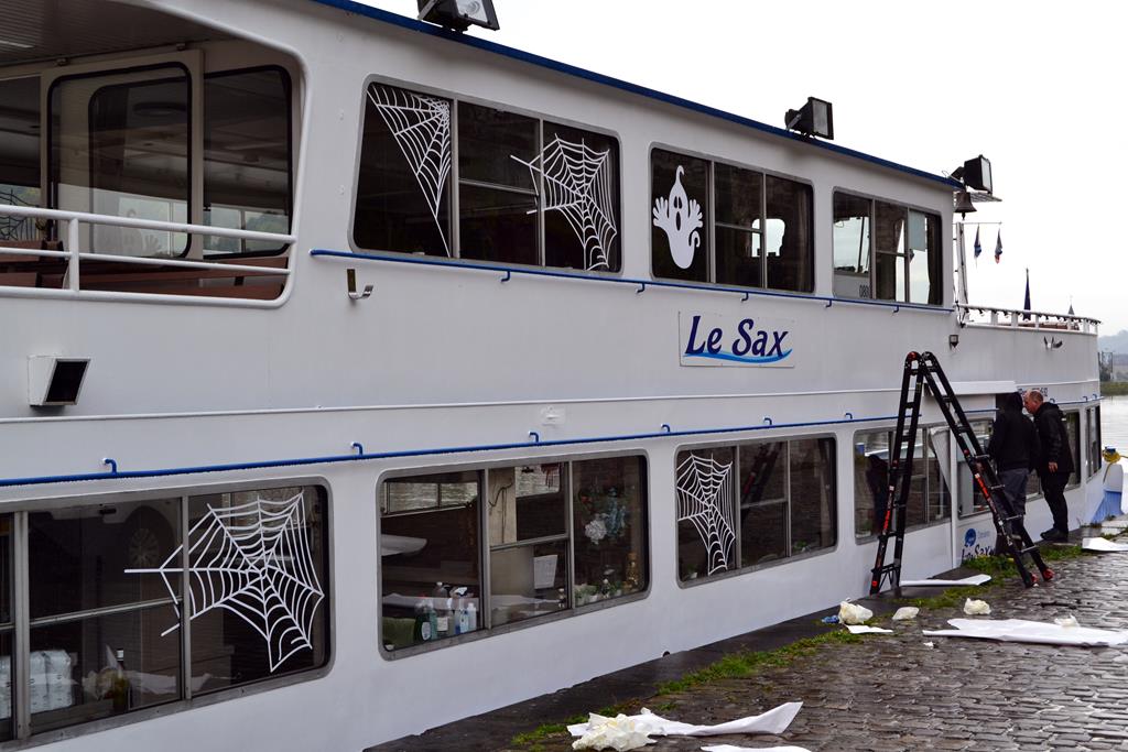 Lettrage halloween bateau LE SAX Dinant