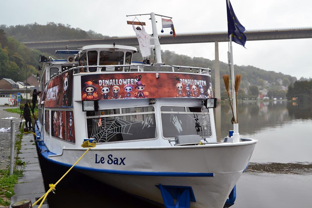 Lettrage halloween bateau LE SAX Dinant