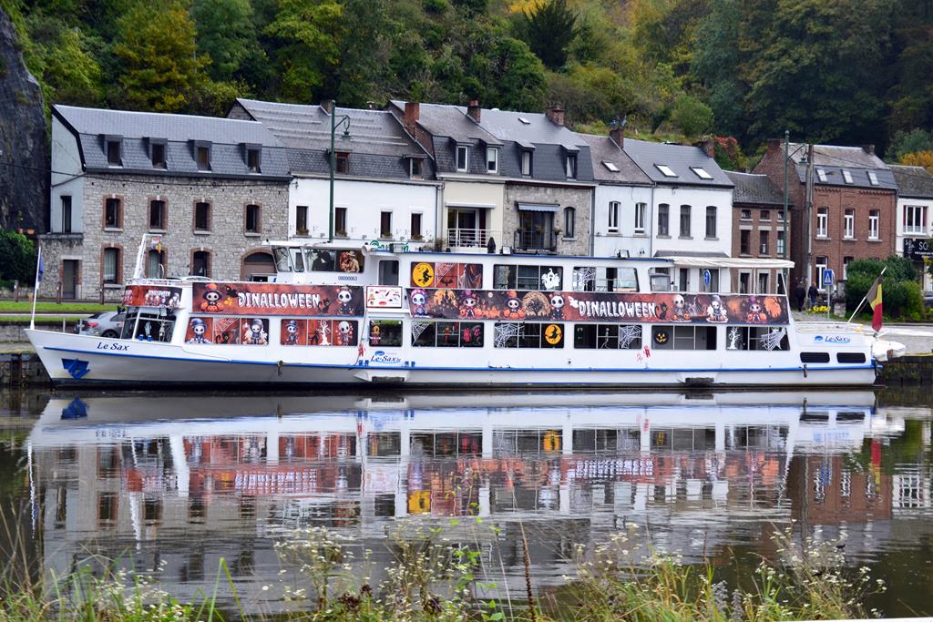 Lettrage halloween bateau LE SAX Dinant